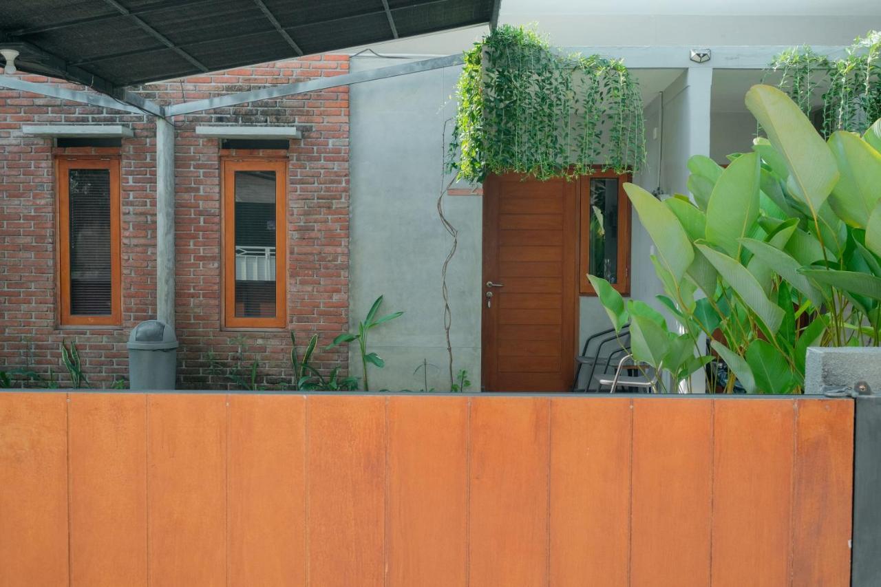 Andewi Guest House Denpasar Redpartner - Minimum Stay 30 Nights Sanur Екстериор снимка