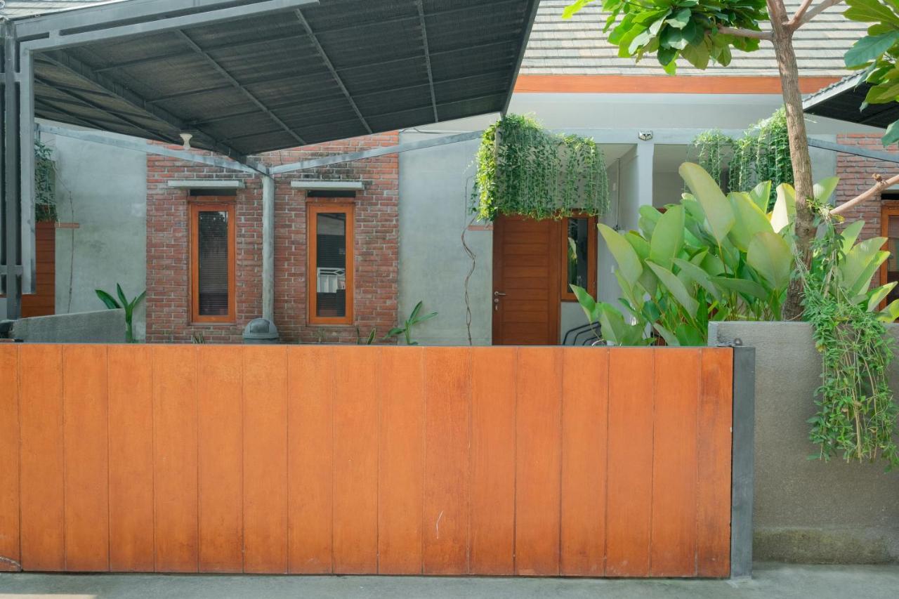 Andewi Guest House Denpasar Redpartner - Minimum Stay 30 Nights Sanur Екстериор снимка